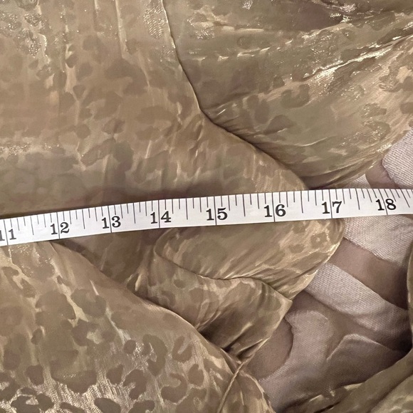 NWOT-Show Me Your MuMu Joplin Blouse, gold cheetah organza Size Medium - Picture 11 of 11